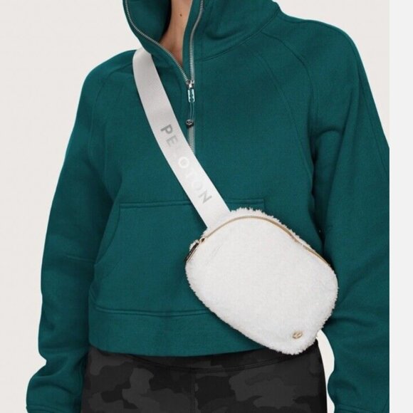 NWT Everywhere Belt Bag Fleece lululemon white peloton - Picture 4 of 7